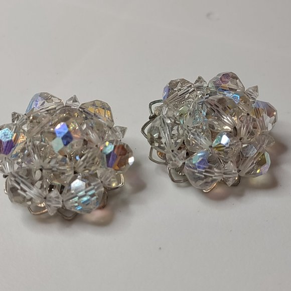 Pretty Vintage Glass Clip On Earrings - Picture 3 of 12